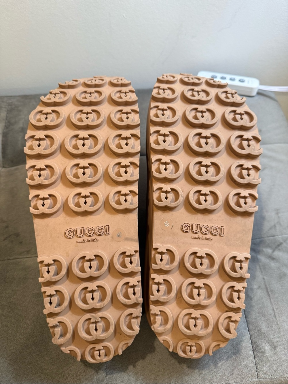 Gucci Vintage Camel GG Logo Rubber Slide Sandals - Picture 15 of 16